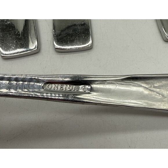 Set Of 4 Oneida Tuscany Scroll Swirl Dinner Forks Stainless Flatware 7 3/4" Read - Picture 4 of 8